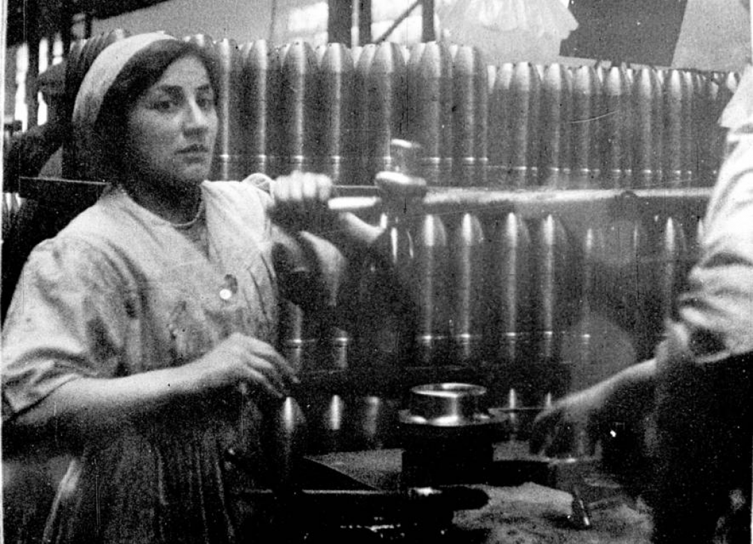 Ammunition workers in Renault factories